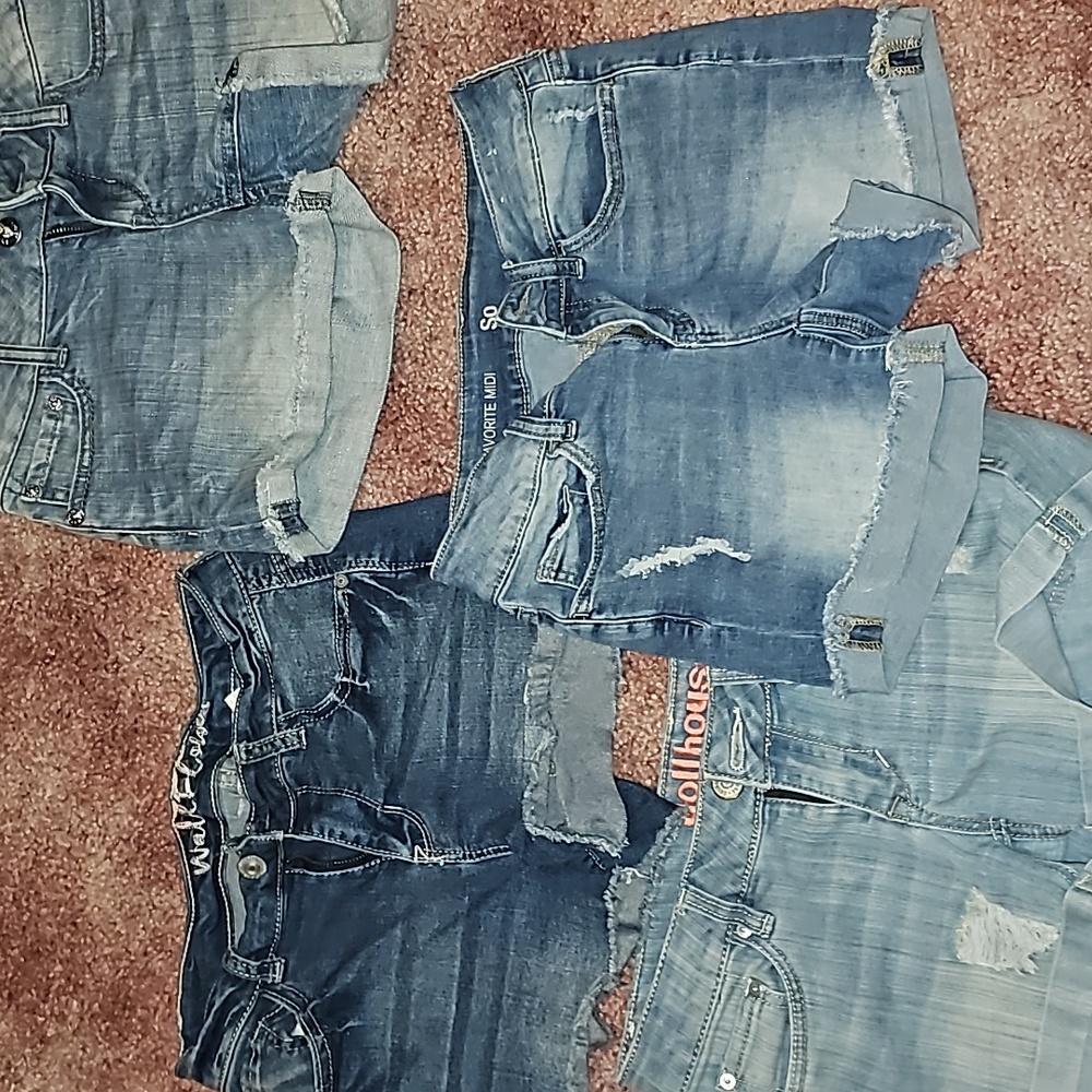Junior Shorts - express/wallflower/dollhouse/SO